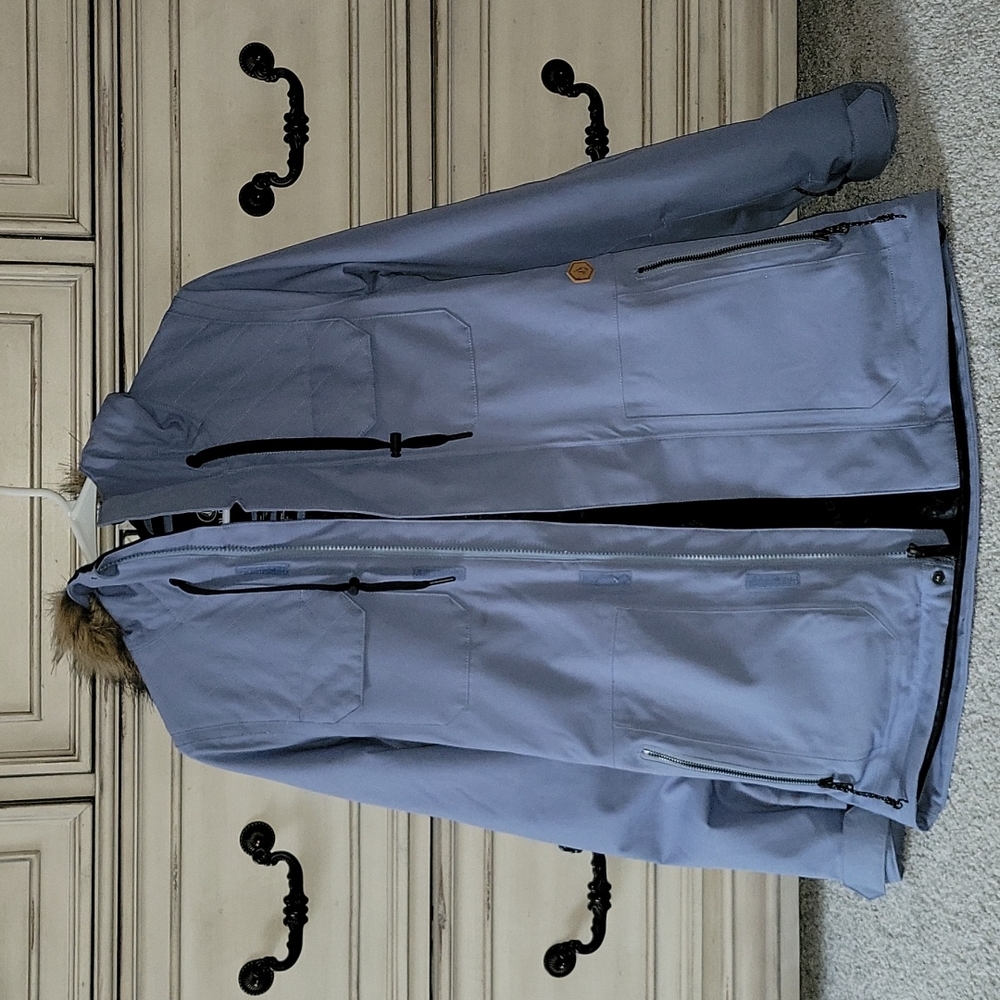 Excellent condition Volcom snowboarding jacket. Beautiful blue. XS